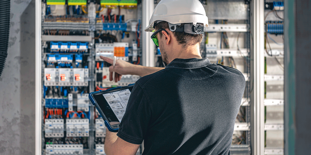 Conexión segura: cómo evitar errores al conectar una planta de luz de emergencia a un tablero eléctrico