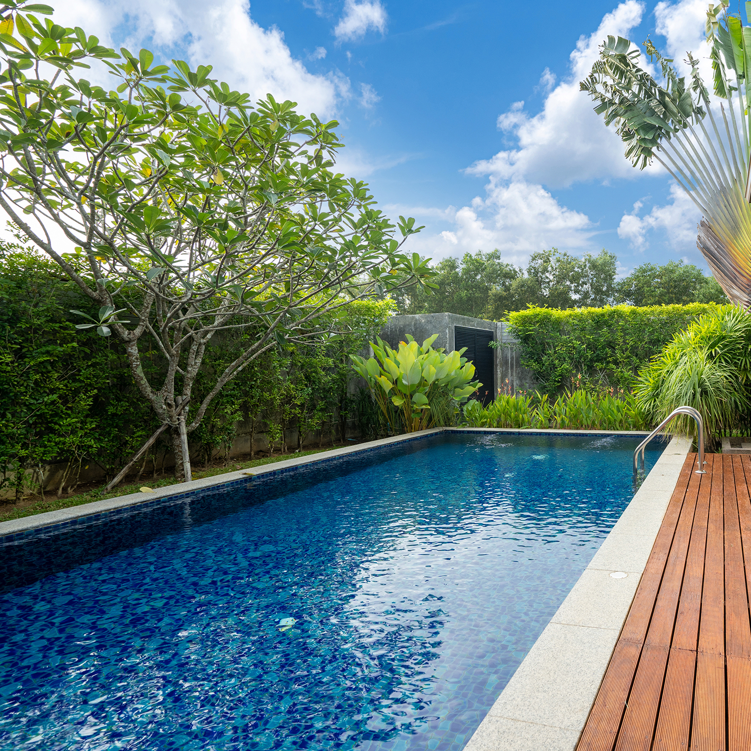 BOMBA ALBERCA 2.0HP 220V 2" - HP2ME200