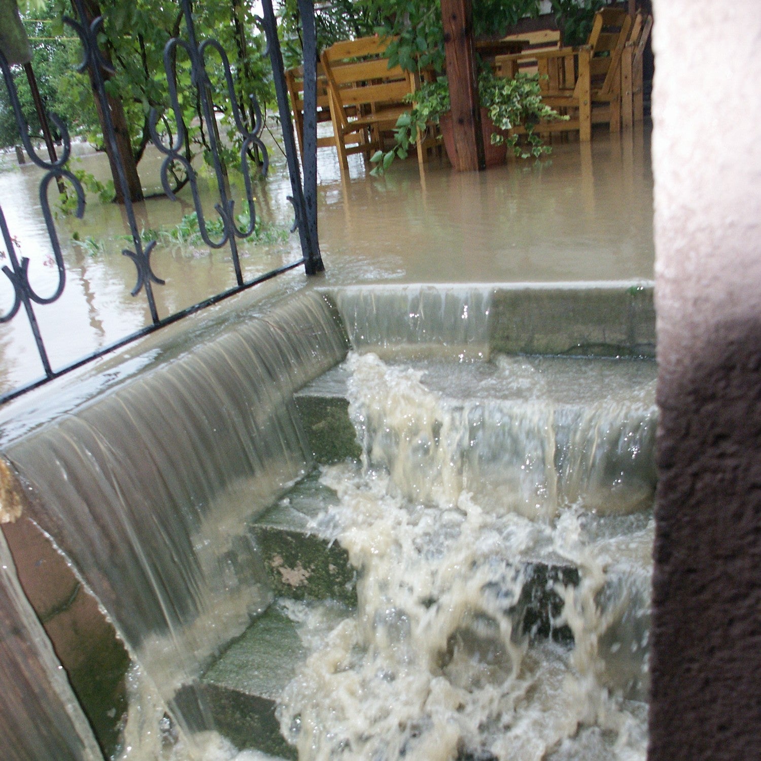 BOMBA SUMERGIBLE PARA AGUA CON SÓLIDOS 1.0HP 2"NPT - SSN2ME100